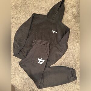 White Fox Boutique sweat set!